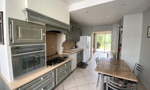 Fridge, microwave, oven, coffee/tea maker