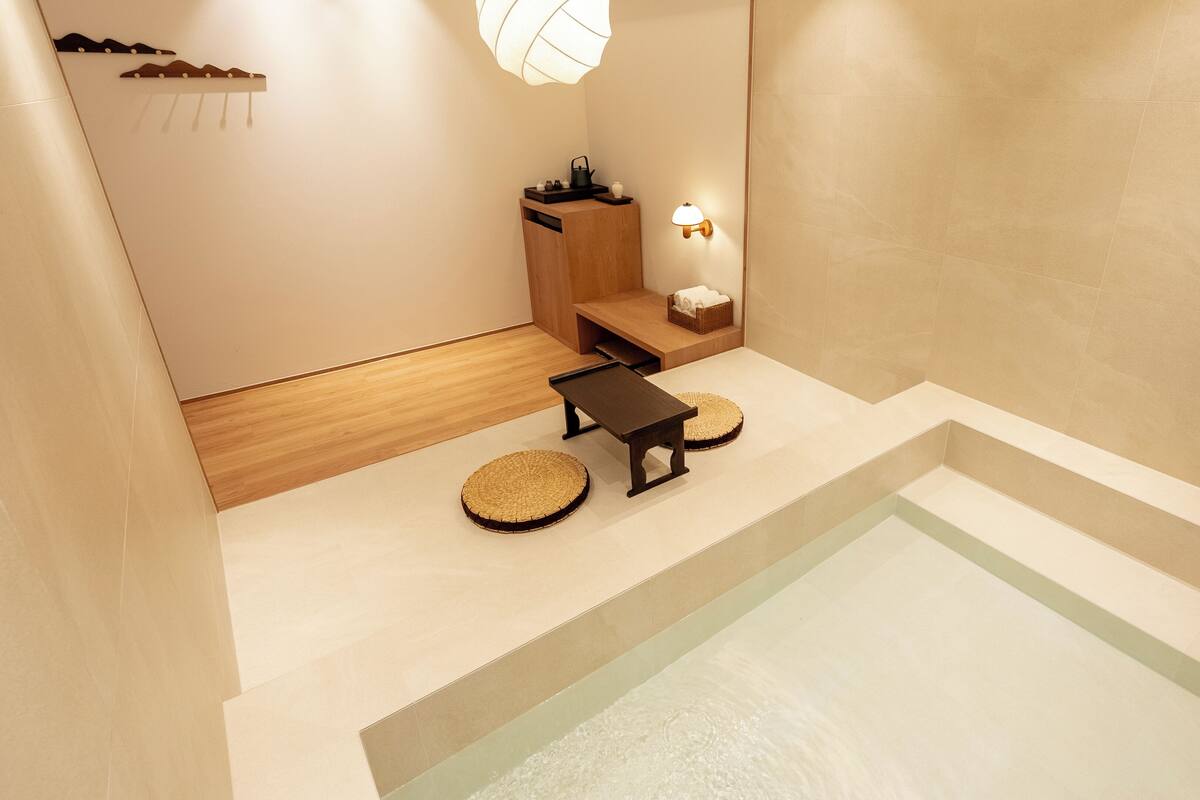 Deluxe Twin Room | Living area