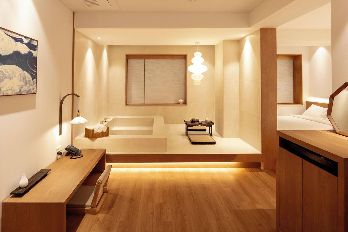 Premier Twin Room | Memory foam beds, soundproofing, WiFi (free), bed sheets
