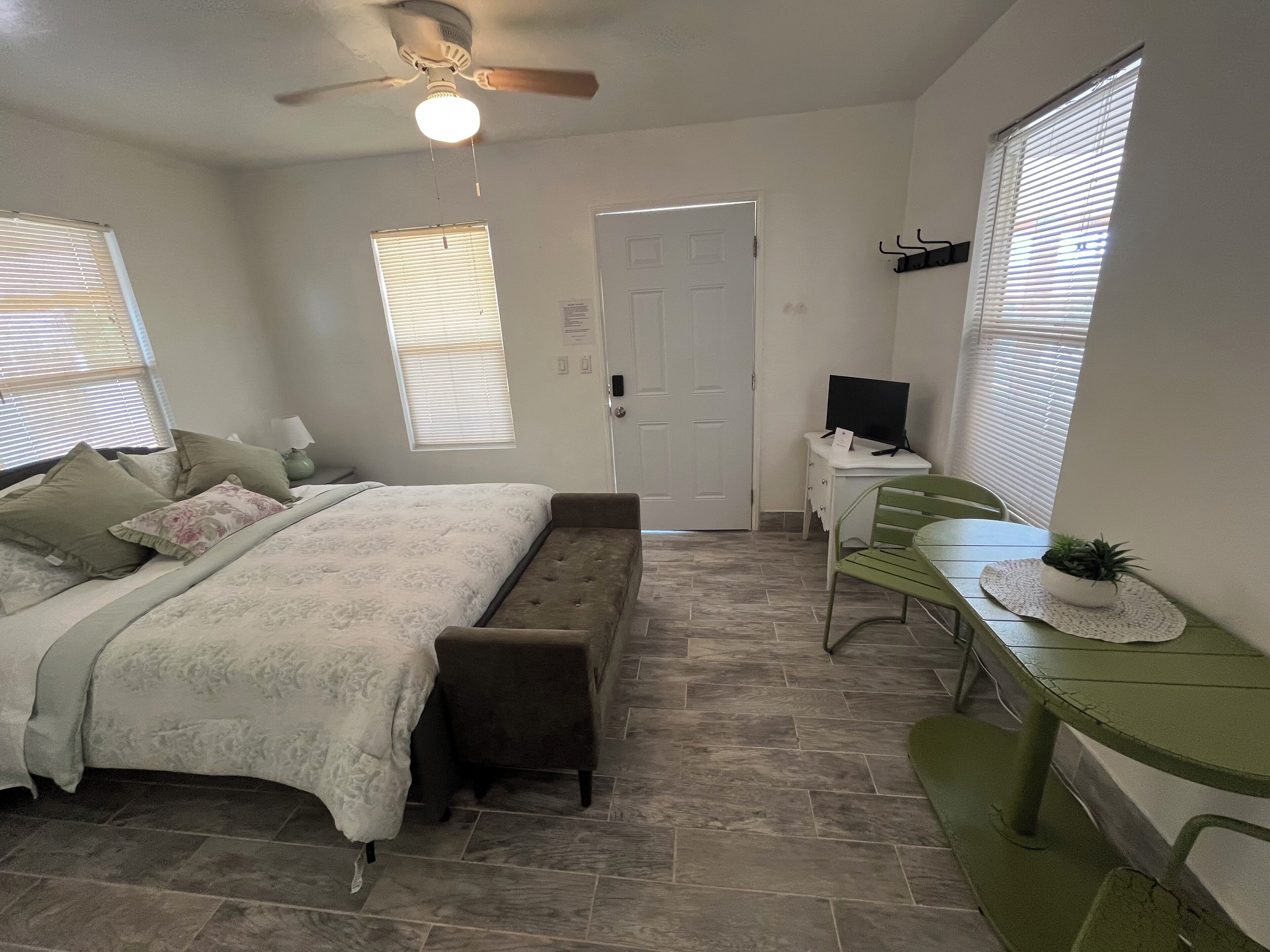 1 多间卧室、WiFi、床单