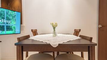 Family Room | Free WiFi