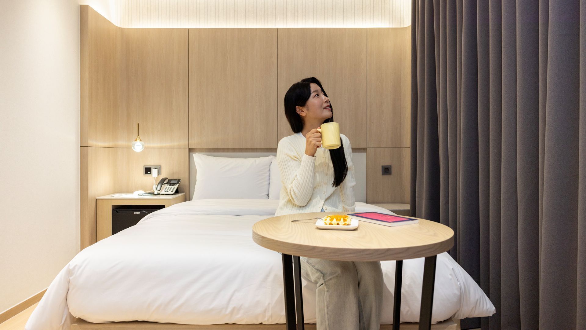 Blackout drapes, soundproofing, free WiFi, bed sheets