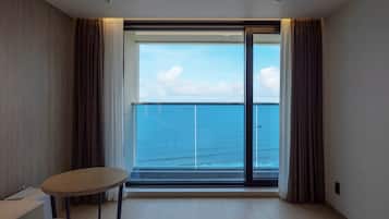 Cortinas blackout, quartos à prova de som, Wi-Fi de cortesia