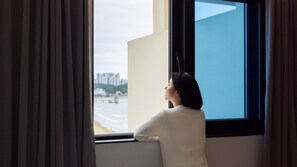 双人房 | 遮光窗帘、隔音、免费 WiFi、床单