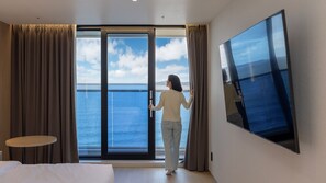 Cortinas opacas, sistema de insonorización, wifi gratis y ropa de cama