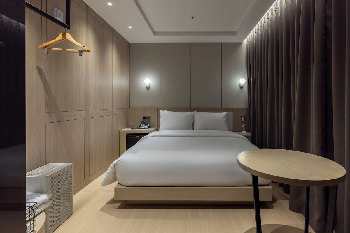 Kamar Double | Tirai kedap cahaya, kedap suara, Wi-Fi gratis, dan seprai linen