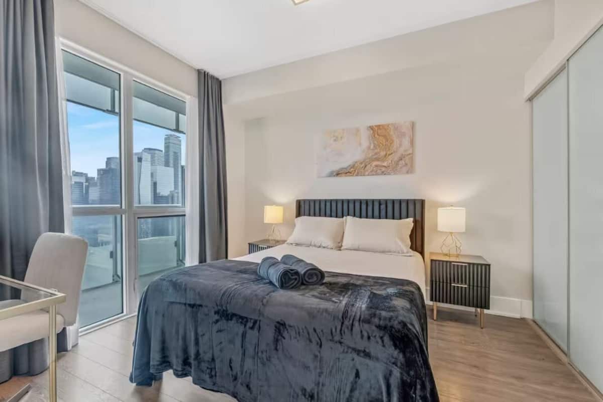 Executive Apartment | Laptop workspace, blackout drapes, soundproofing, iron/ironing board