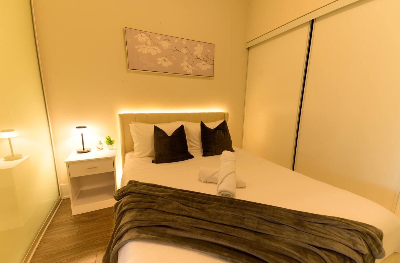 Apartamento ejecutivo | Colchones viscoelásticos y espacio para trabajar con un portátil