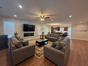 Smart TV - Newly built 6BR5.5BA Beachblock 150ft to beach  private pool oceanview 5 Kingbed (North Wildwood)