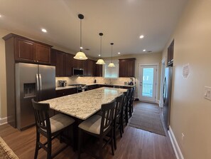 Fridge, microwave, oven, stovetop - Newly built 6BR5.5BA Beachblock 150ft to beach  private pool oceanview 5 Kingbed (North Wildwood)