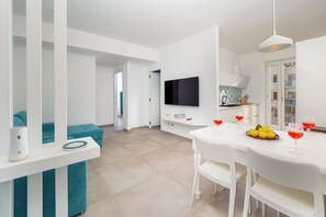 Appartement Confort, balcon | Aire de séjour | Téléviseur à écran plat de 46 po avec télévision numérique, Netflix