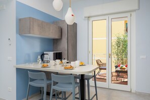Deluxe Apartment, Balcony, City View | Private kitchen