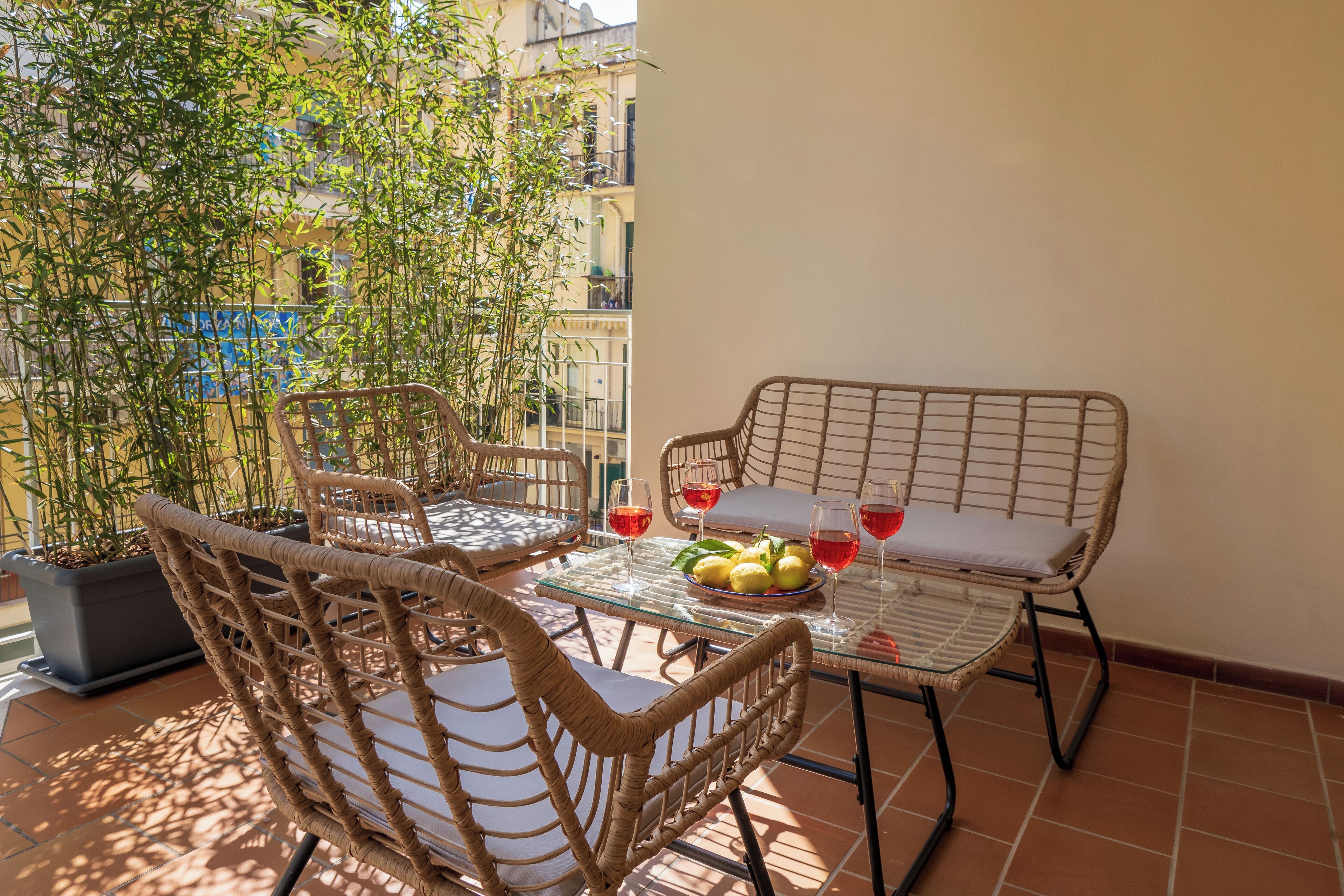 Apartamento luxo, sacada, vista para a cidade | Sacada