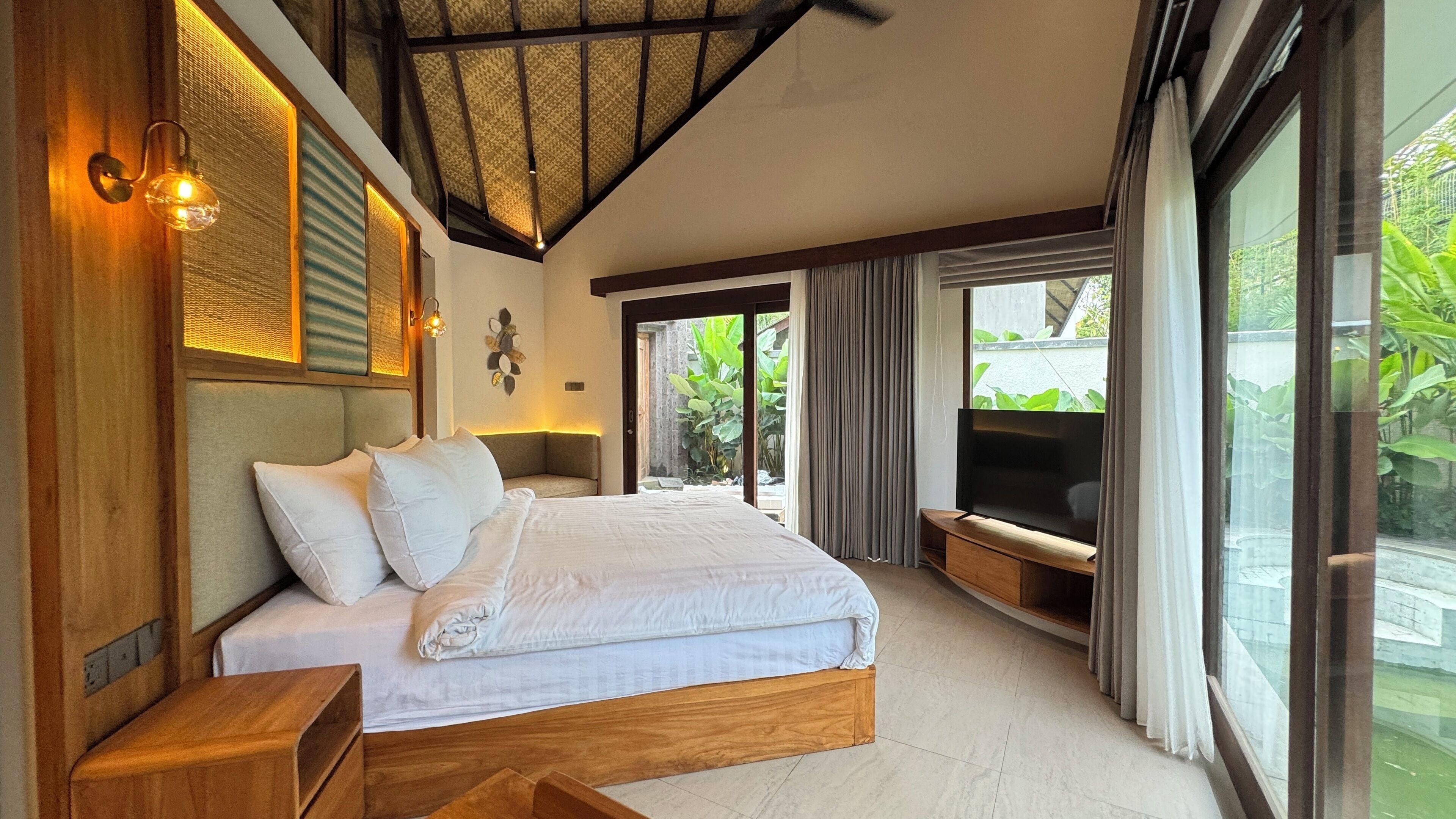 Biệt thự Cao cấp, 1 phòng ngủ, quang cảnh hồ bơi | Bộ trải giường bằng vải Frette của Ý, bộ đồ giường cao cấp, minibar 