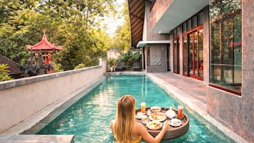 Familievilla, 3 soverom, bassengutsikt | Hageutsikt