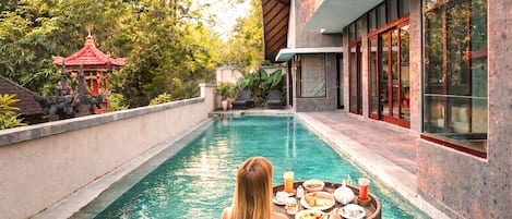 Familienvilla, 3 Schlafzimmer, Poolblick | Blick auf den Garten