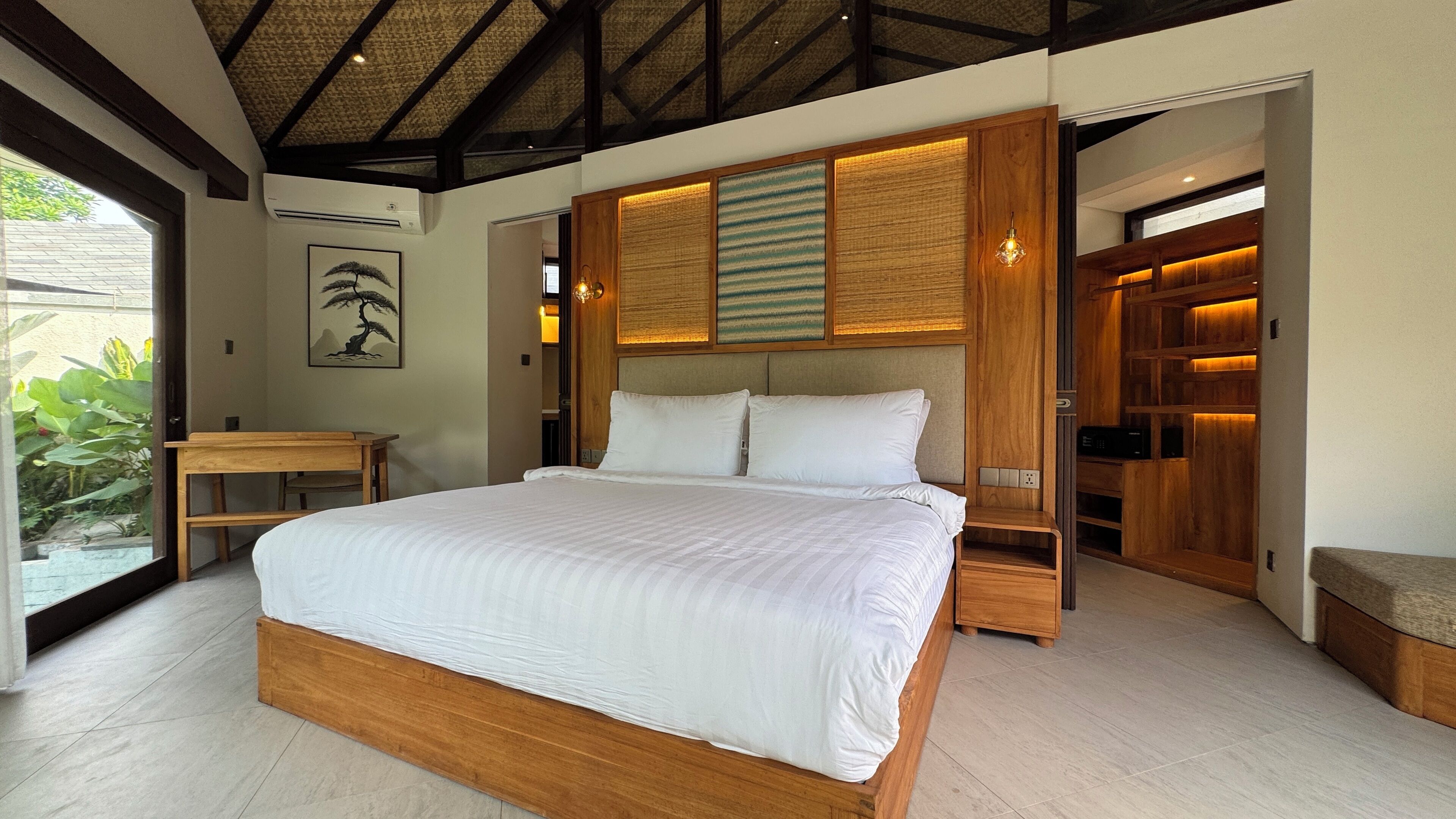 Biệt thự Cao cấp, 1 phòng ngủ, quang cảnh hồ bơi | Bộ trải giường bằng vải Frette của Ý, bộ đồ giường cao cấp, minibar 