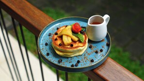 Free daily cooked-to-order breakfast