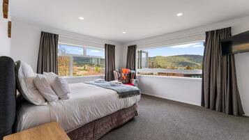 5 عدّة غرف نوم ومكواة/لوح كي وواي فاي وملاءات أسرّة