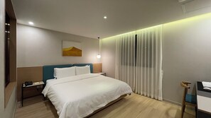 Deluxe Double Room | Desk, laptop workspace, free WiFi