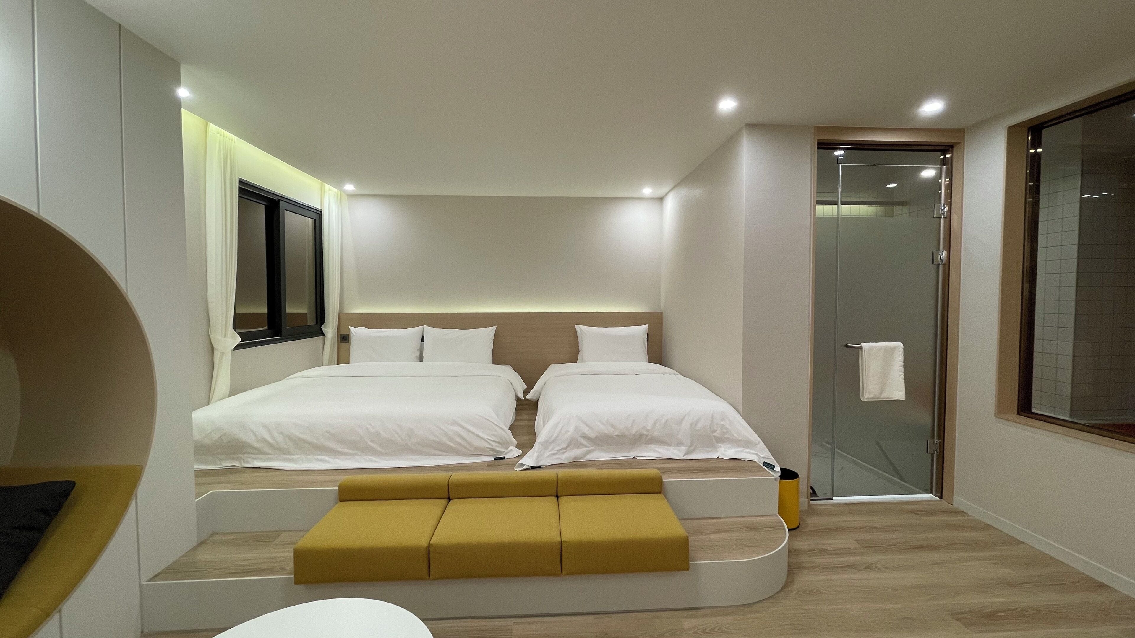 Family Room | Premium bedding, memory foam beds, free minibar, laptop workspace