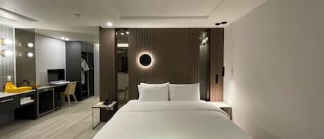 Premium Double Room | Premium bedding, memory foam beds, free minibar, laptop workspace