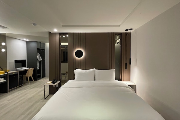 Habitació doble prèmium | Roba de llit d'alta qualitat i matalassos d'escuma viscoelàstica