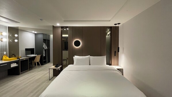 Premium Double Room | Premium bedding, memory foam beds, free minibar, laptop workspace - BUTTON HOTEL Yangsan Sports Complex (Yangsan)