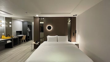 Premium Double Room | Premium bedding, memory foam beds, free minibar, laptop workspace