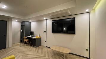 Premium Double Room | Desk, laptop workspace, free WiFi