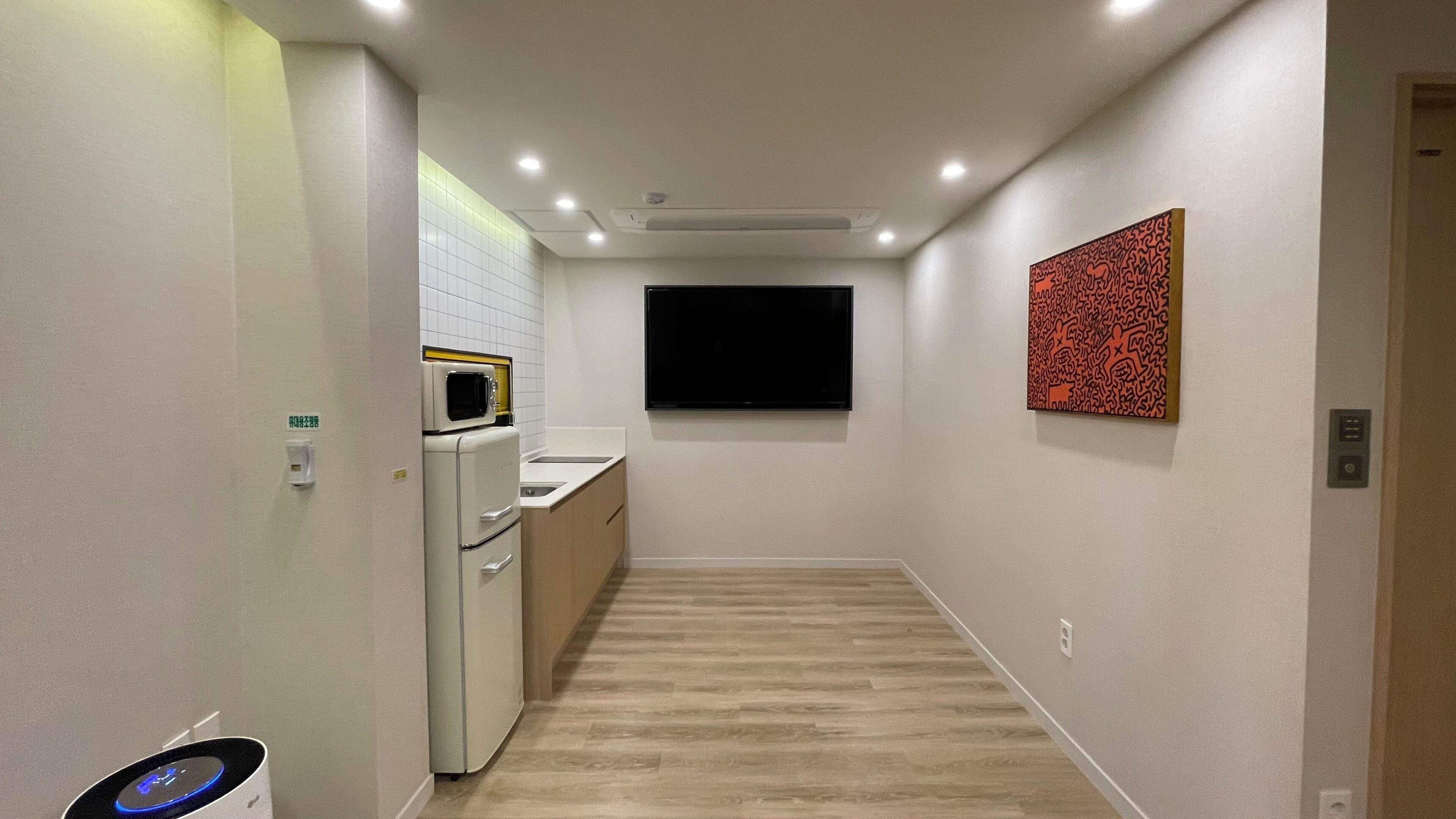 Family Room | Premium bedding, memory foam beds, free minibar, laptop workspace