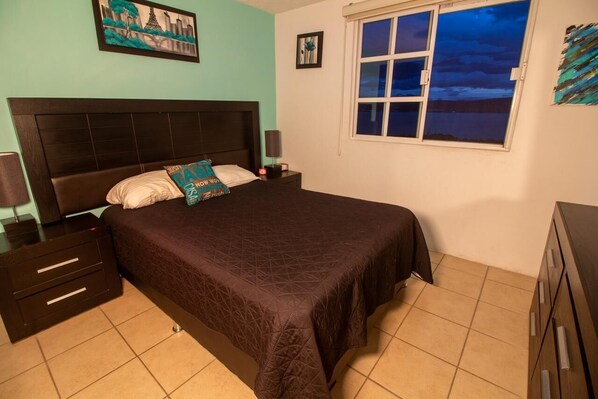 2 bedrooms, internet, bed sheets