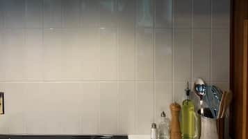 KĂŒhlschrank, Mikrowelle, Ofen, Herdplatte