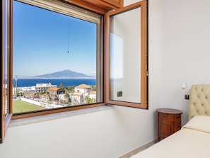 全景公寓, 陽台, 海景 | 書桌、筆電工作空間、熨斗/熨衣板、免費無線上網