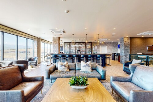 Top floor resort condo with incredible amenities and shuttle serviceWelcome to B