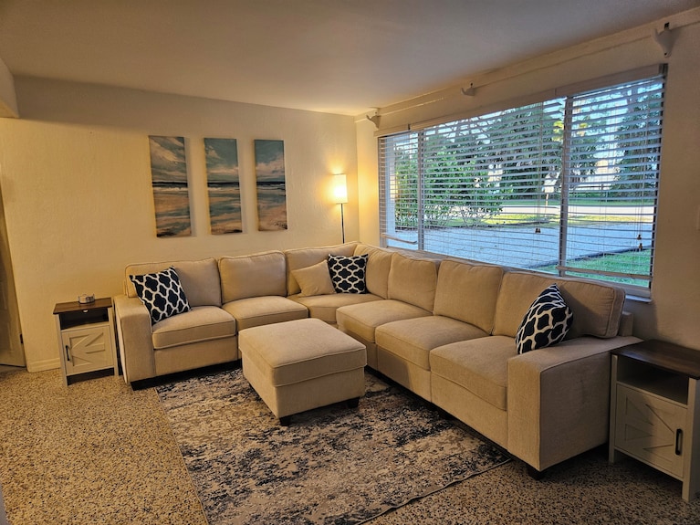 Lazy Pelican: Charming 3br Beach Retreat-walk To Shops, 8 Min To Manasota Sands! - Englewood