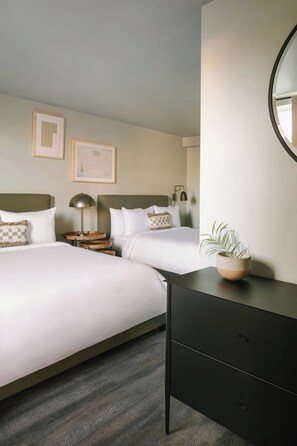 مكواة/لوح كي وواي فاي وملاءات أسرّة