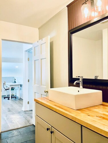 Charming 1-bedroom apartment in Downtown Camden