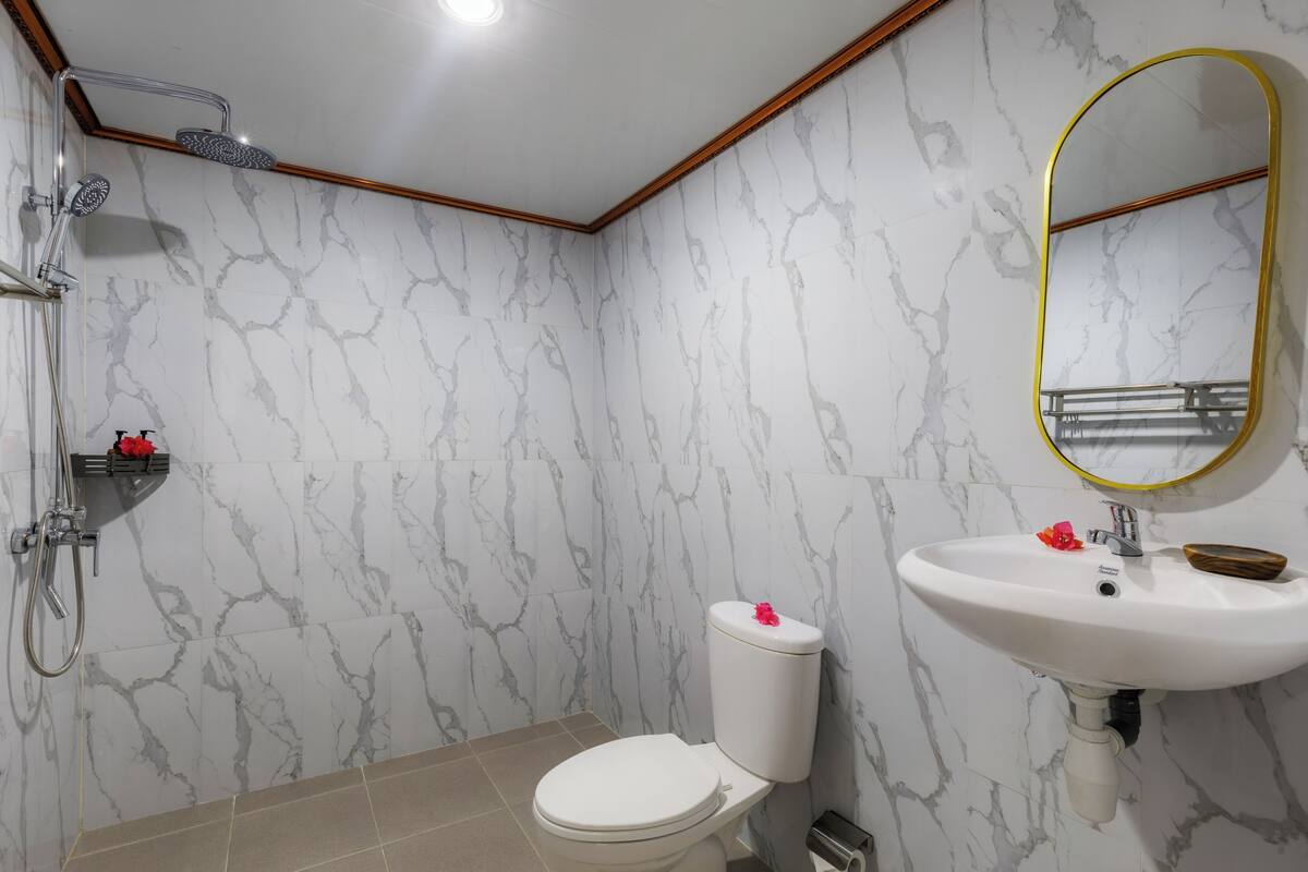 Double Room, Pool View | Bathroom