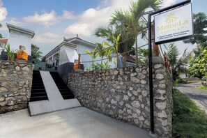 Property entrance - Memela Bungalow (Klungkung)