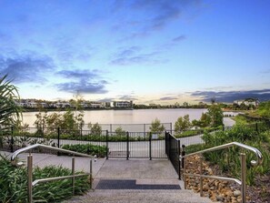 Property grounds - Stunning Gold Coast apartment with resort facilities (Varsity Lakes)