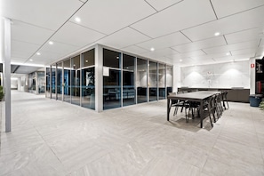 Dining - Stunning Gold Coast apartment with resort facilities (Varsity Lakes)