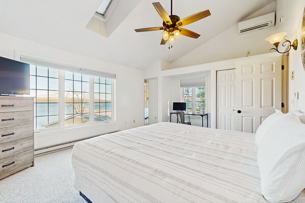 2 bedrooms, iron/ironing board, internet, bed sheets