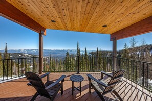 Property grounds - Schweitzer Pet Friendly Custom Lodge with Private Hot Tub (Sandpoint)