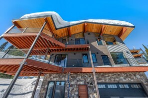 Exterior - Schweitzer Pet Friendly Custom Lodge with Private Hot Tub (Sandpoint)