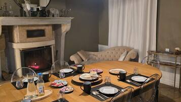 Ilmainen päivittäinen mannermainen aamiainen