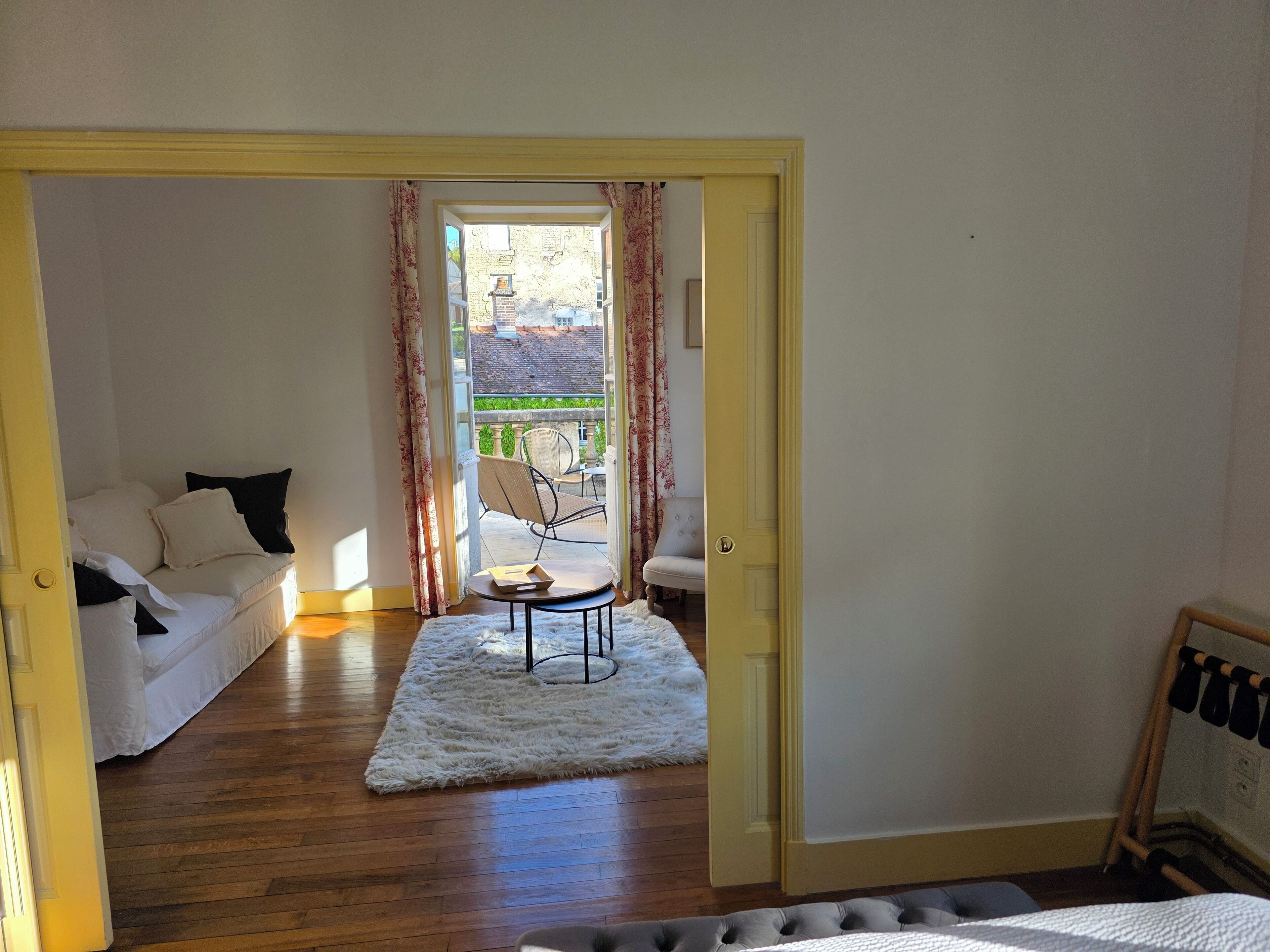 Deluxe Room, Non Smoking, Garden View | Living area | 101-cm Smart TV with satellite channels