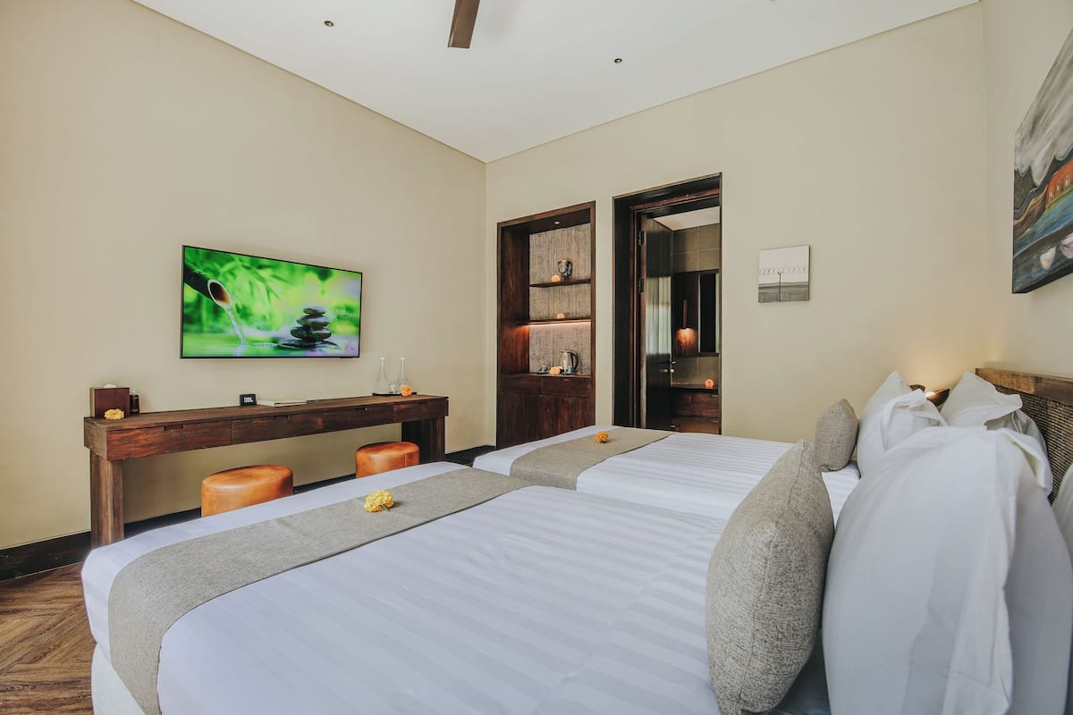 Lyxvilla - 2 sovrum - utsikt mot poolen | Sängtillbehör av högsta kvalitet, minibar och skrivbord