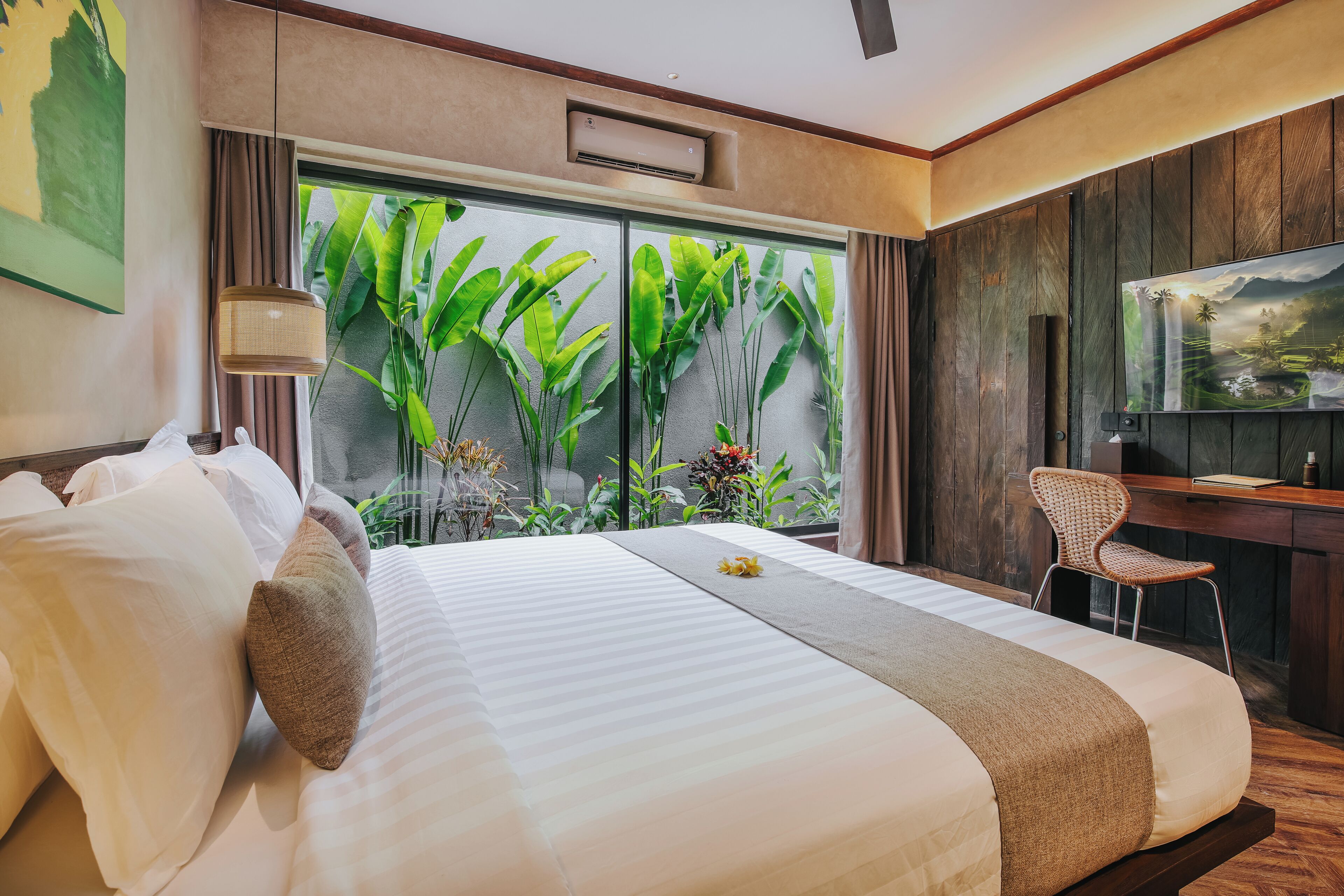 Premium bedding, minibar, desk, laptop workspace