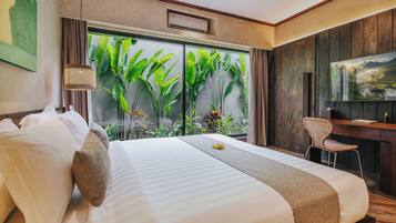 Premium bedding, minibar, desk, laptop workspace